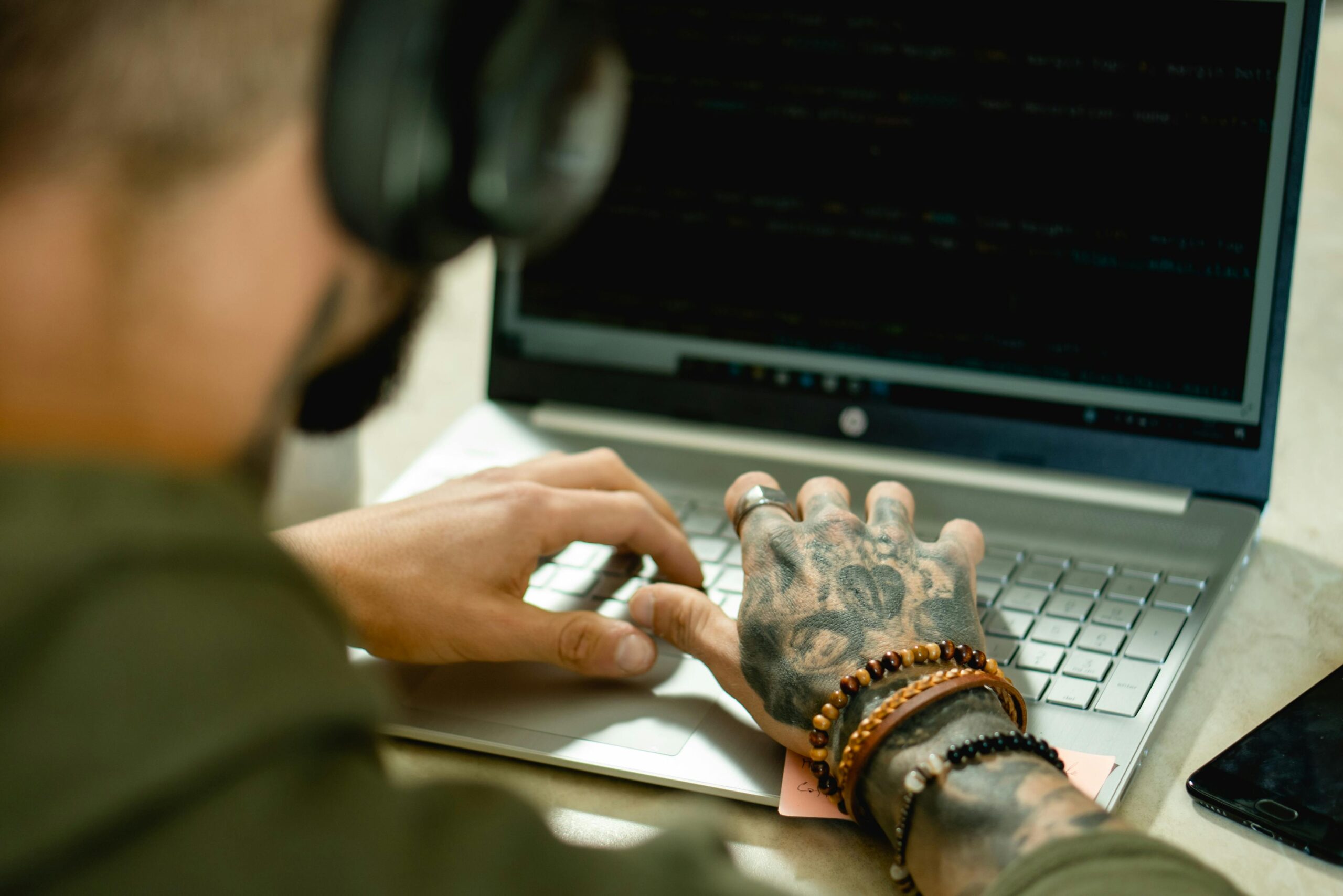 Easily build and manage your fan list in vyb